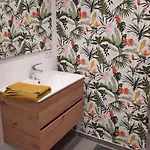 A Апартаменты *